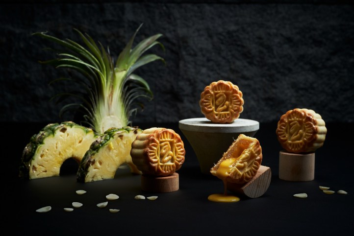 19 PJ NEW LAVE d’Ananas Yuzu Pineapple Almond Flakes Molten Lava $78.00nett for 8 pcs (mini).JPG