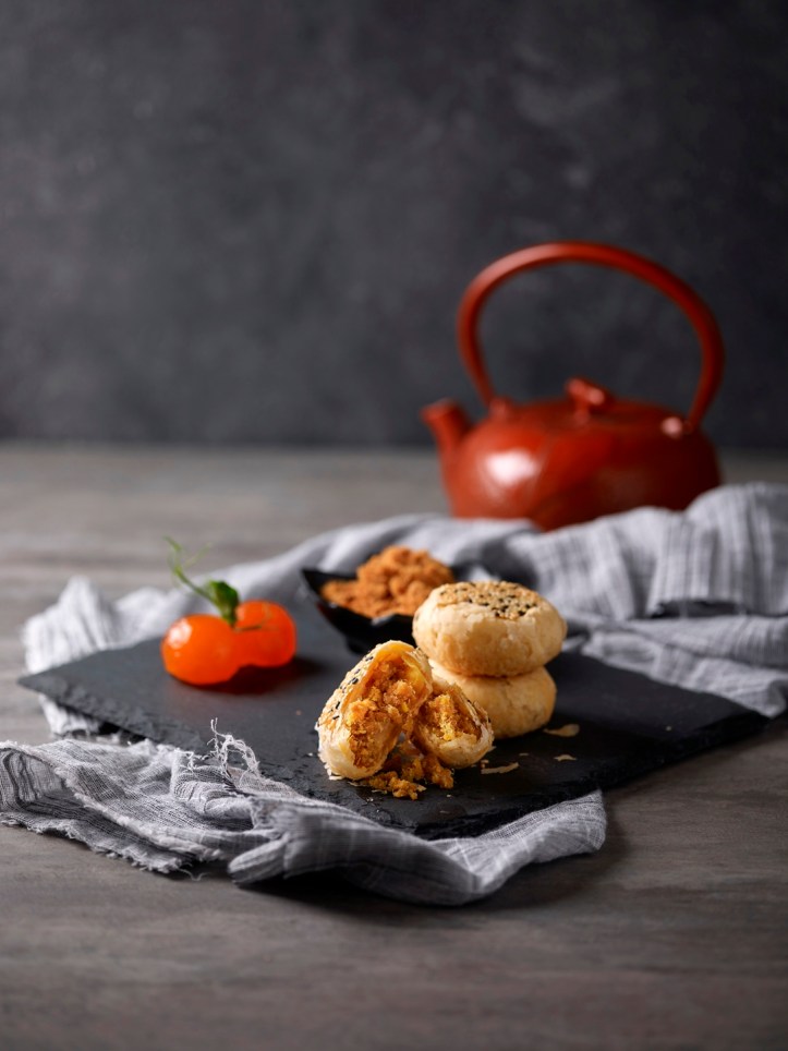 Crystal Jade La Mian Xiao Long Bao - Salted Egg Yolk Pork Floss Pastry