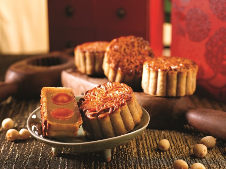 PEONY JADE's Signature Reduced Sugar Premium Mother of Pearl White Lotus Paste, Macadamia Nuts & Double Yolk $46nett for 2, $75nett for 4