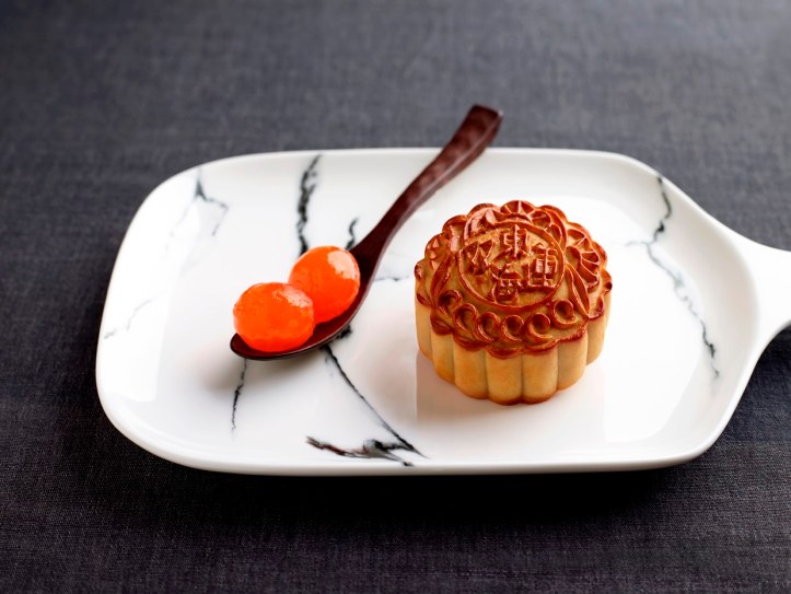 White Lotus Paste with Double Egg Yolks 双黄白莲蓉