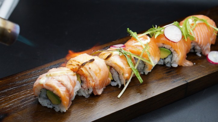 TEN Sushi -Salmon and Avocado Roll