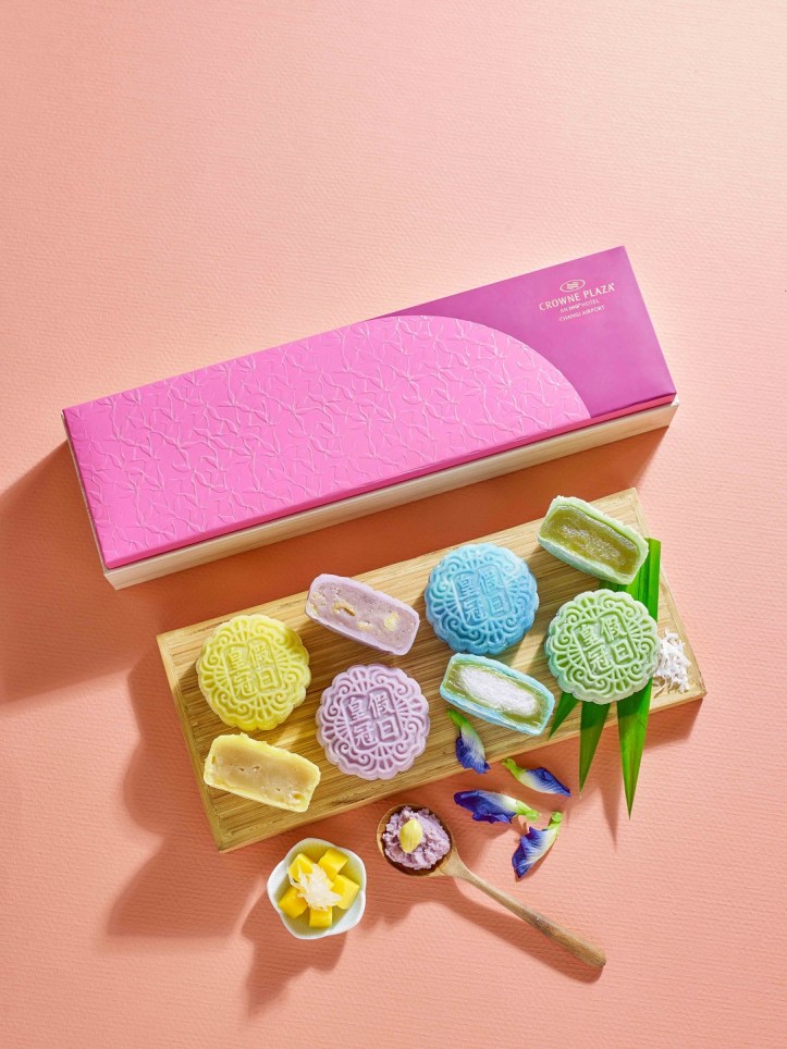 Crowne Plaza Changi Airport - Mid-Autumn 2020 - Snowskin Mooncakes (1)