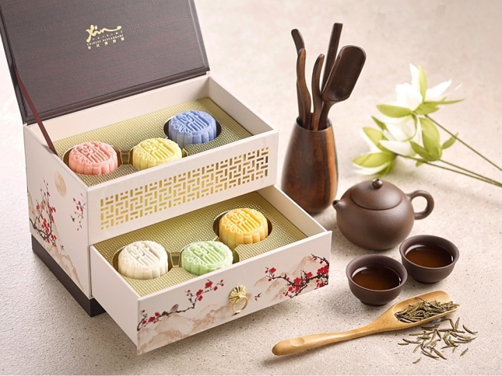 holiday-inn-singapore-atrium-assorted-mini-snowskin-mooncake-with-box-2021