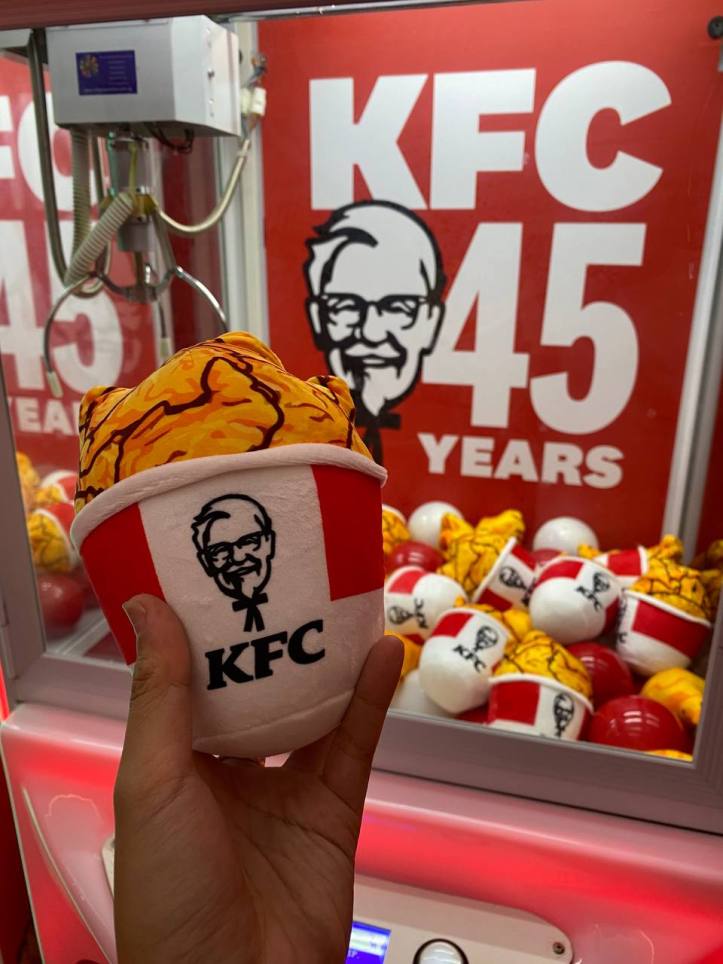 Claw machine and gachapon to bring home special KFC items! - KFC Claw Machine
