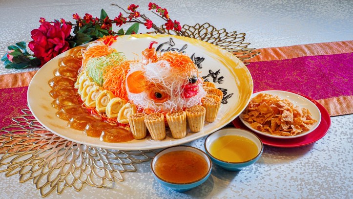 Flambé Collagen Yuzu Ingot Lion Dance Yu Sheng with Baby Abalone, Salmon and Golden Cup _ Peach Garden Chinese RestaurantS