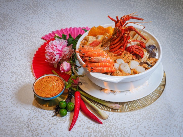 Premium Seafood Pen Cai with Laksa Broth _ Peach Garden Chinese RestaurantS