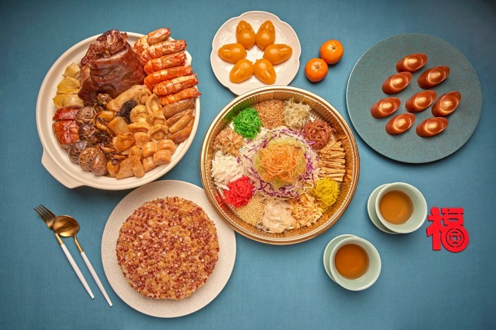 Takeaway Groupshot with Mango Bunny Puddings